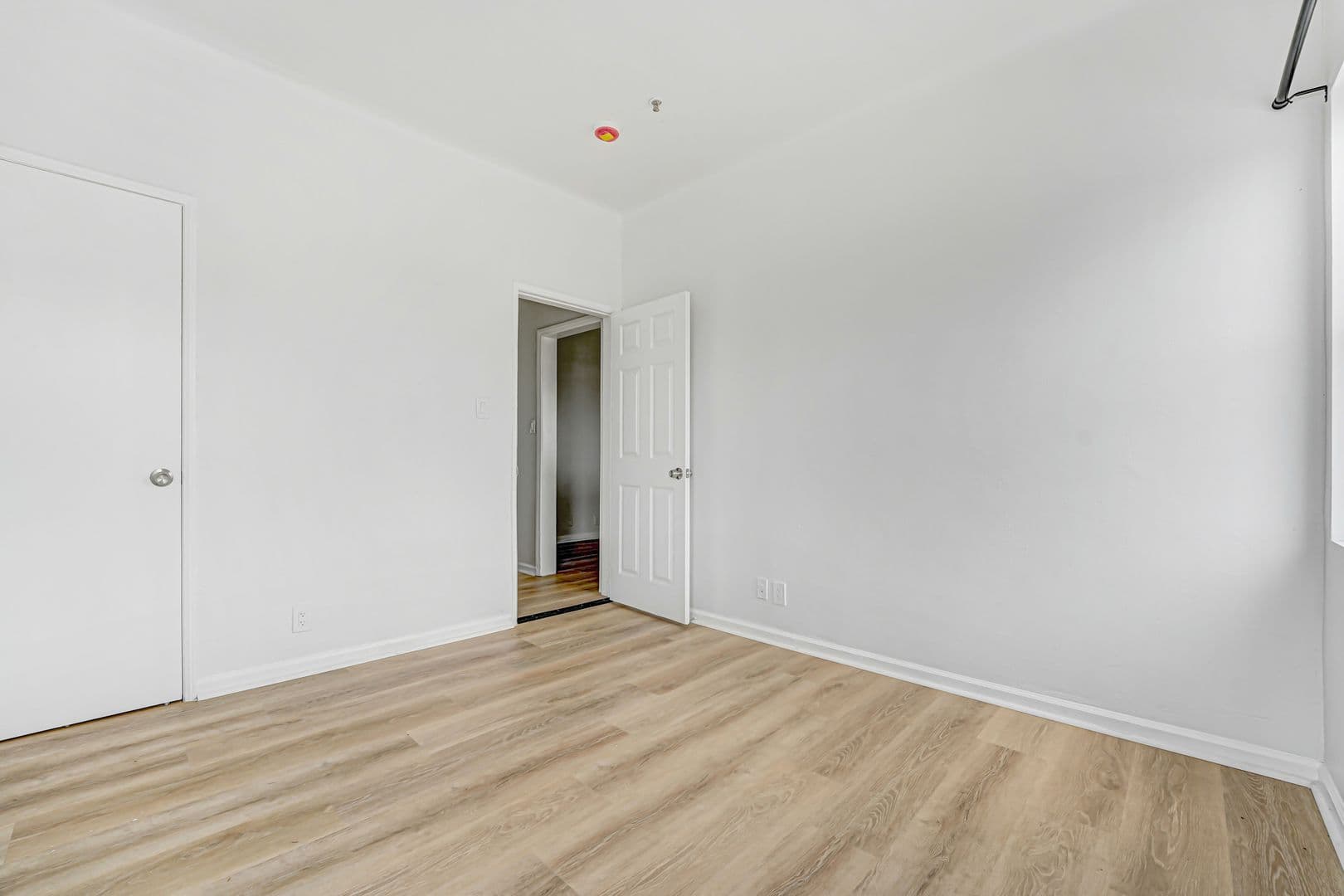 Los Angeles Apartment: 9124 S Broadway