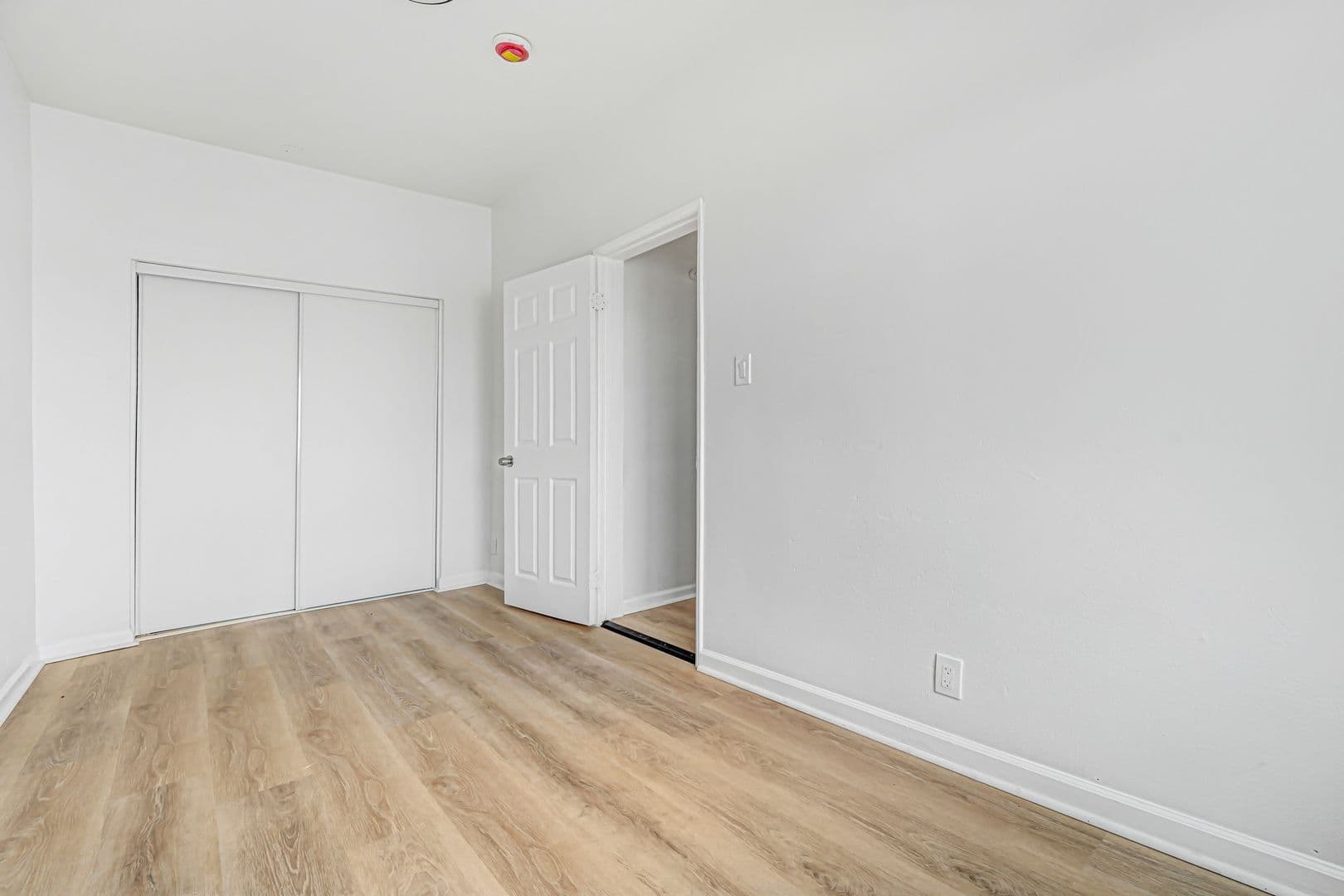Los Angeles Apartment: 9124 S Broadway