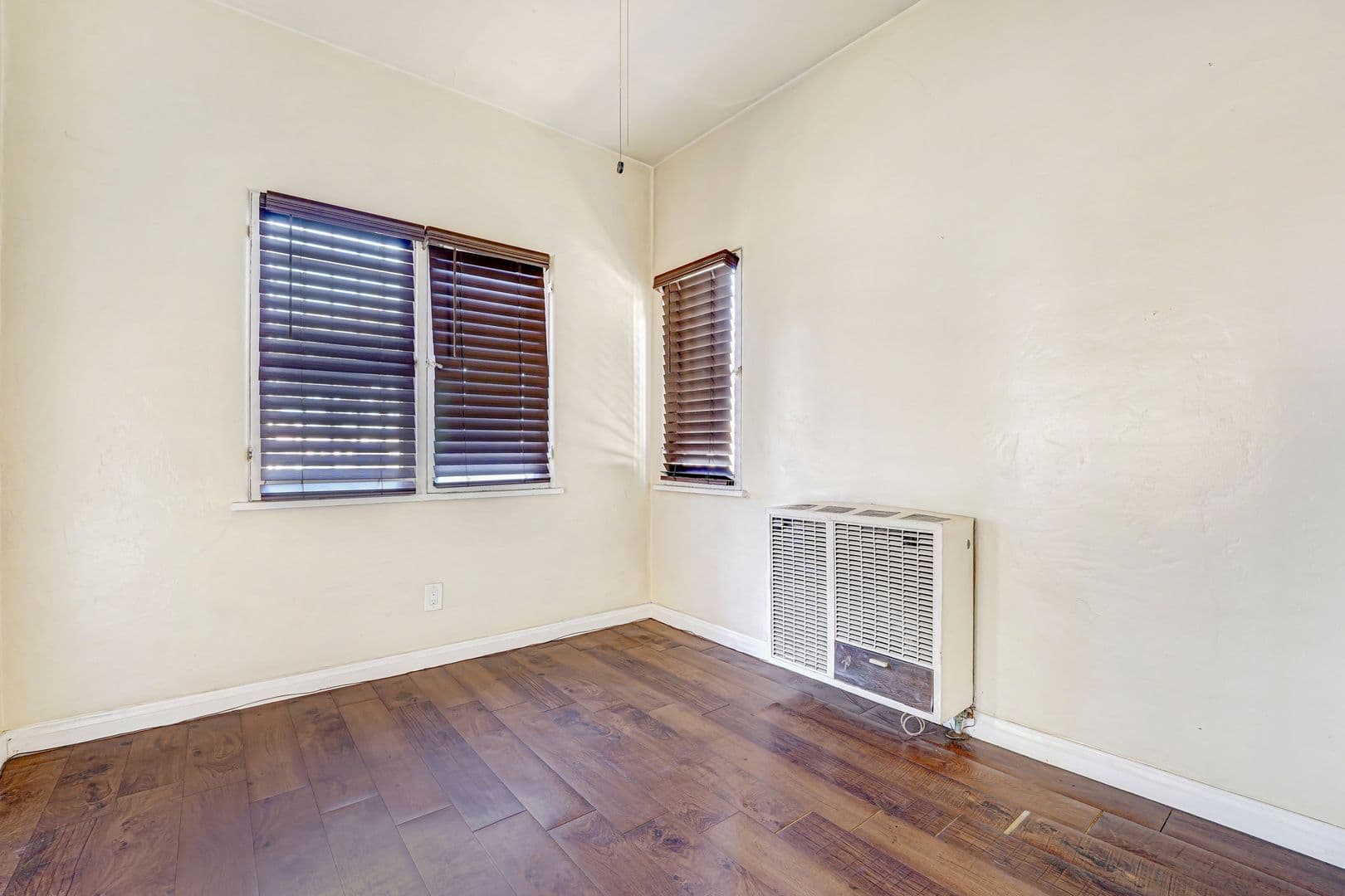 Los Angeles Apartment: 8300 Kansas Ave