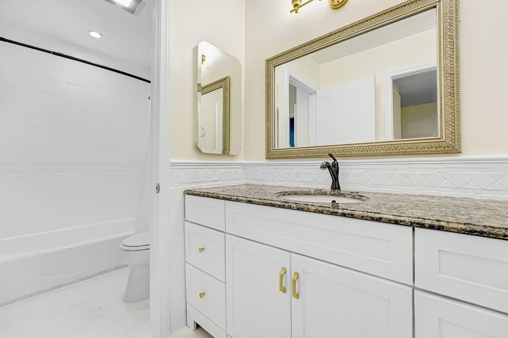 Porter Ranch, House: 10331 Lindley Ave, Unit 215