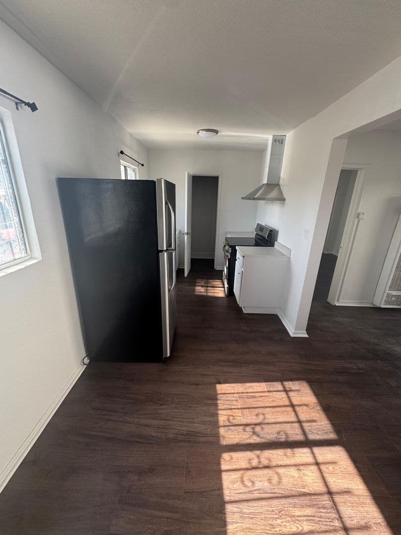 Los Angeles Apartment: 11710 S Budlong Ave