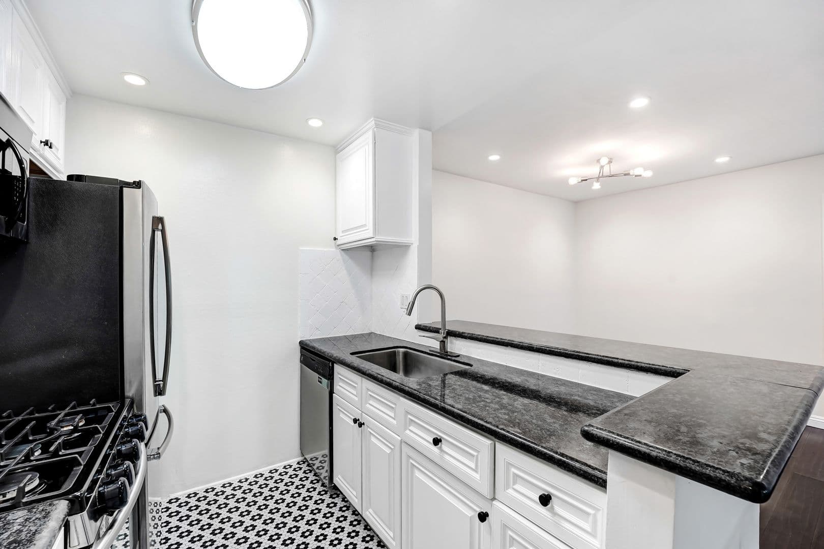 Porter Ranch, House: 10331 Lindley Ave, Unit 215