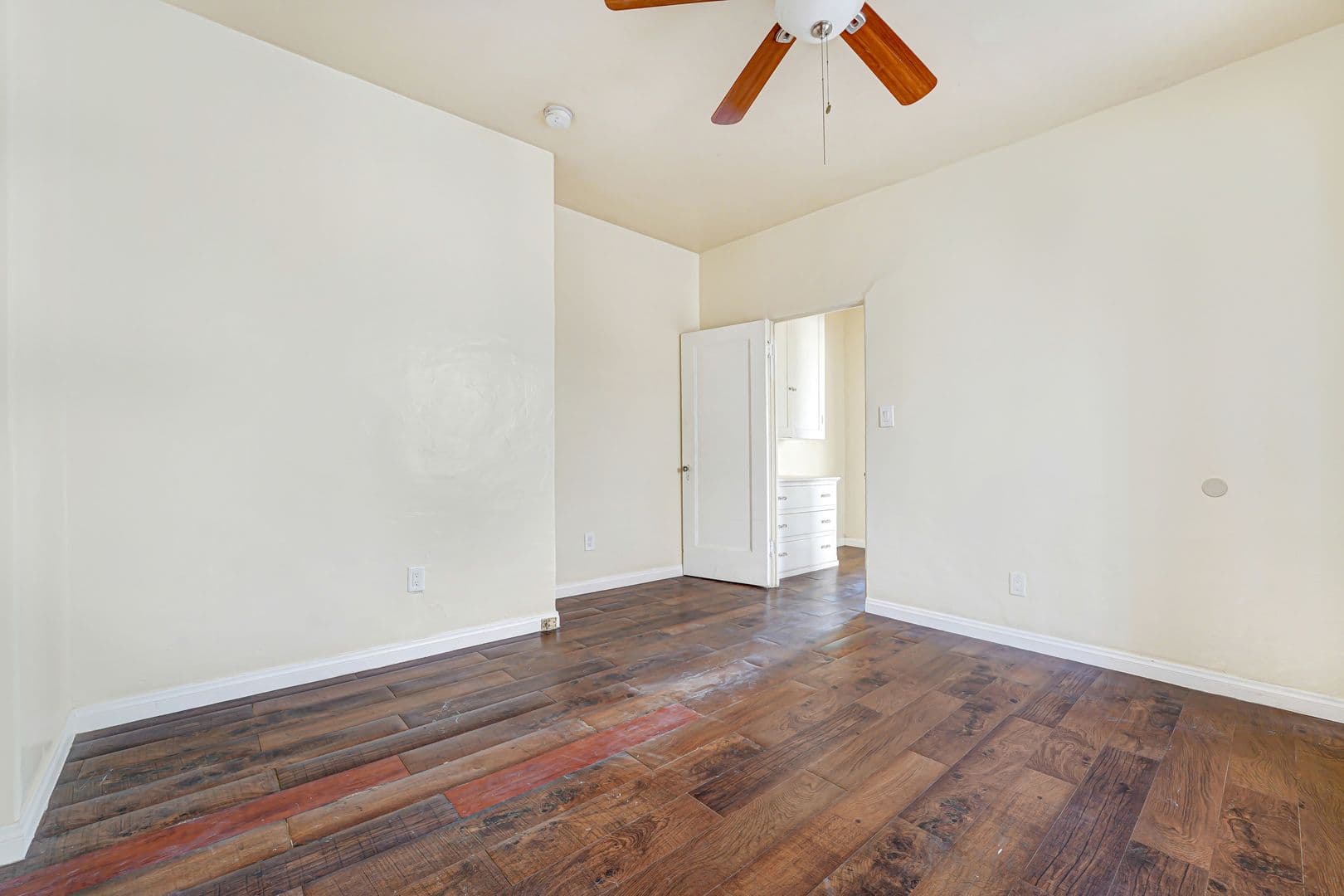Los Angeles Apartment: 8300 Kansas Ave