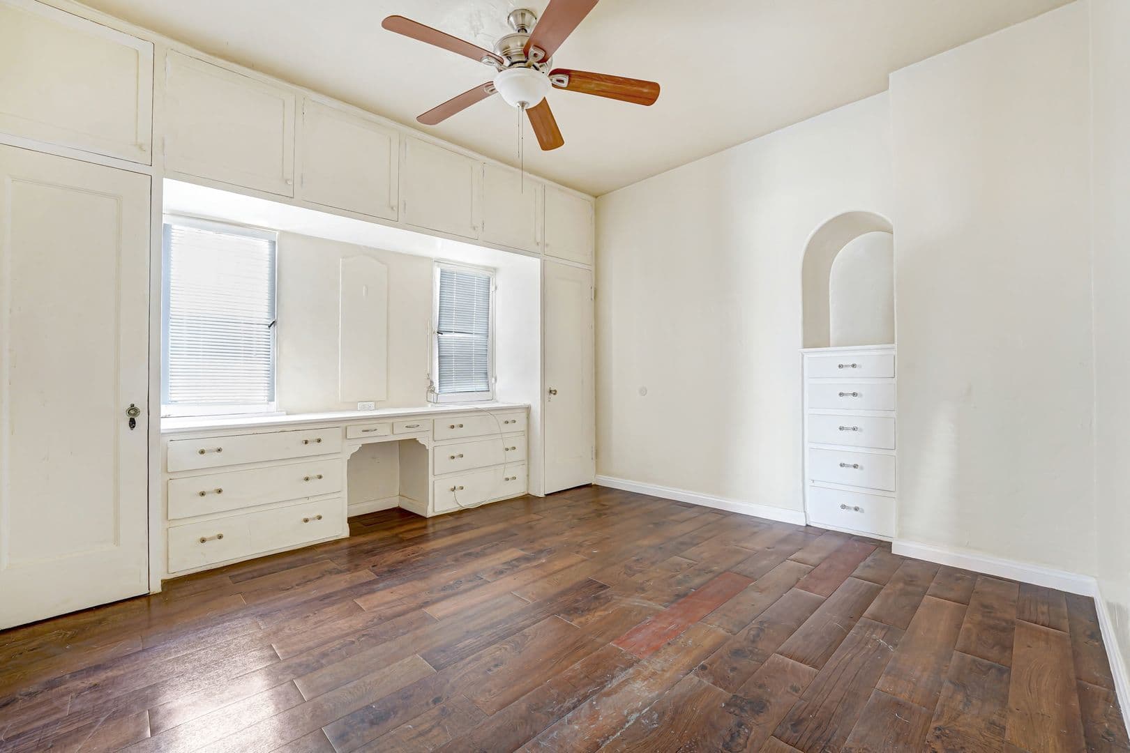 Los Angeles Apartment: 8300 Kansas Ave