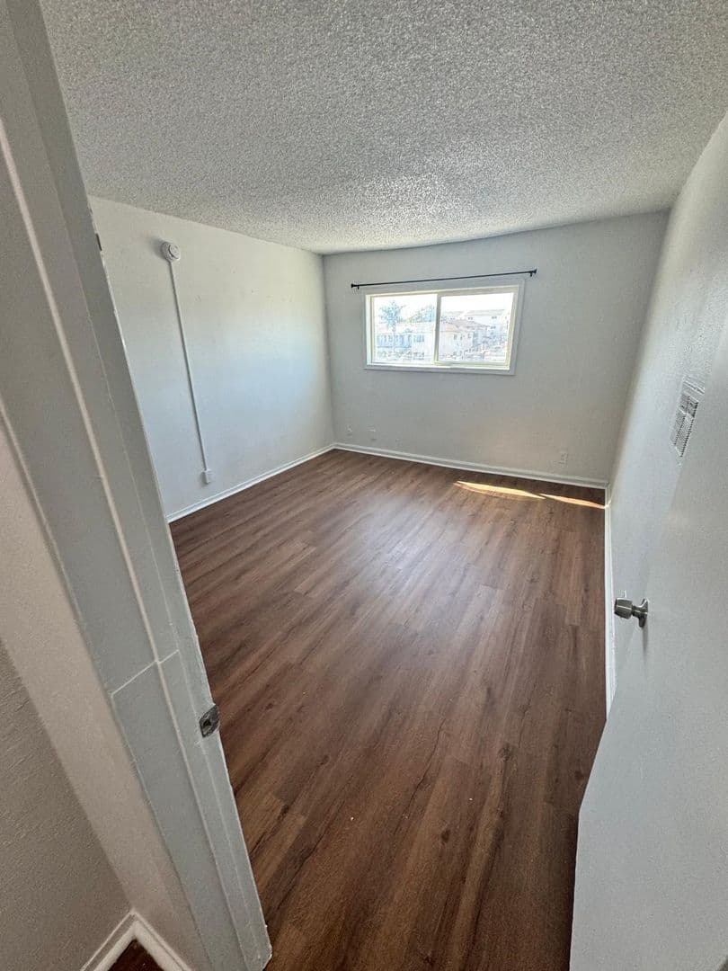 Los Angeles Apartment: 11254 S Berendo Ave