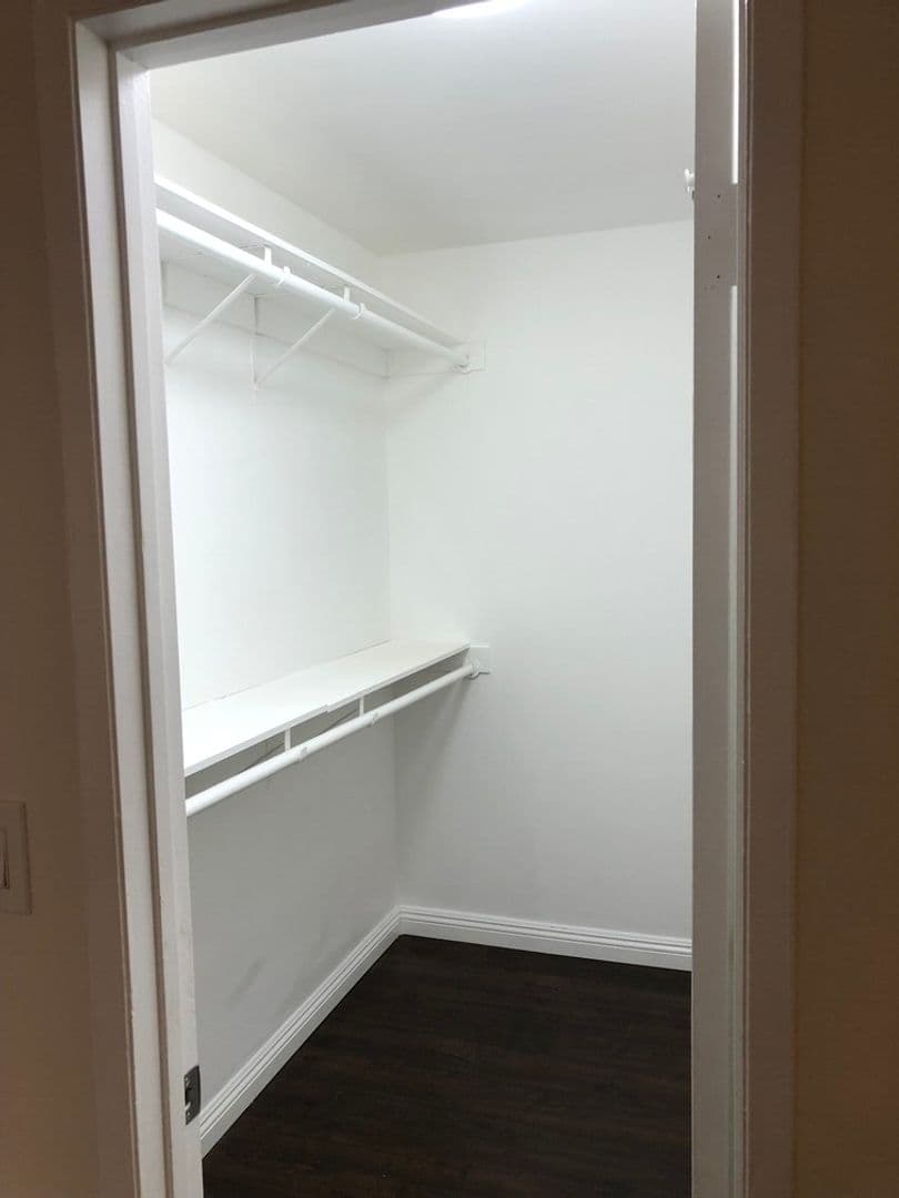 Porter Ranch, House: 10331 Lindley Ave, Unit 215