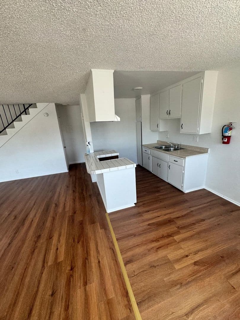 Los Angeles Apartment: 11254 S Berendo Ave