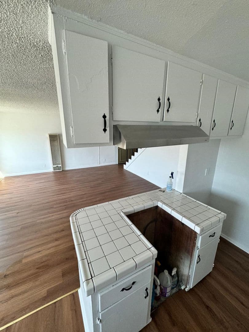 Los Angeles Apartment: 11254 S Berendo Ave