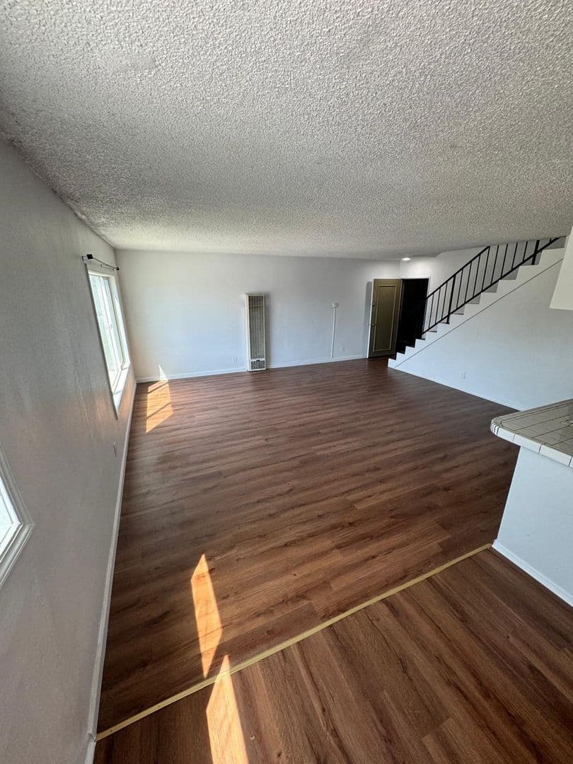 Los Angeles Apartment: 11254 S Berendo Ave