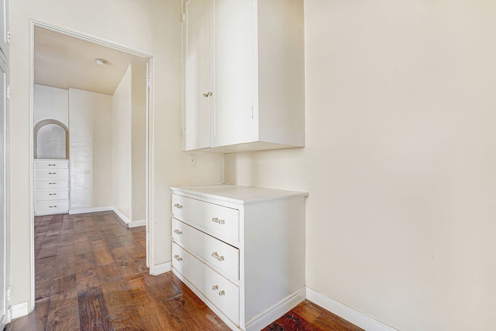 Los Angeles Apartment: 8300 Kansas Ave