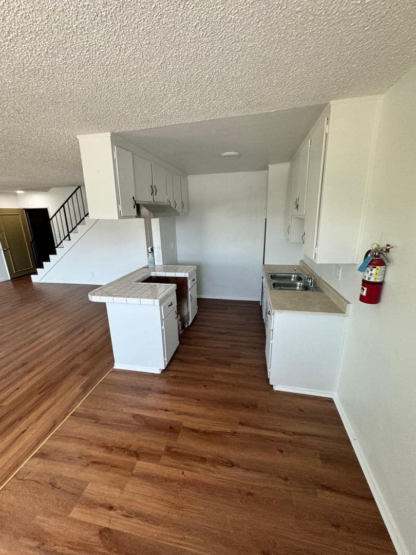 Los Angeles Apartment: 11254 S Berendo Ave
