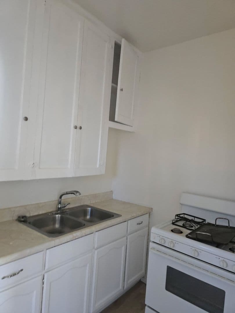 Los Angeles Apartment: 6215-6225 S HARVARD BLVD