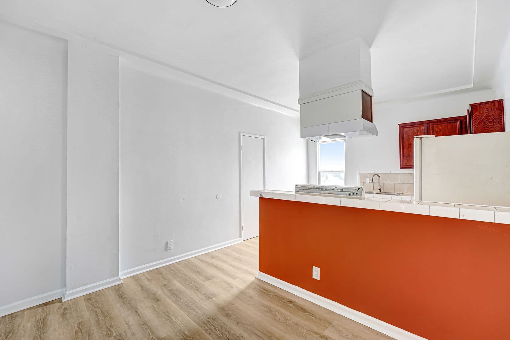 Los Angeles Apartment: 9124 S Broadway