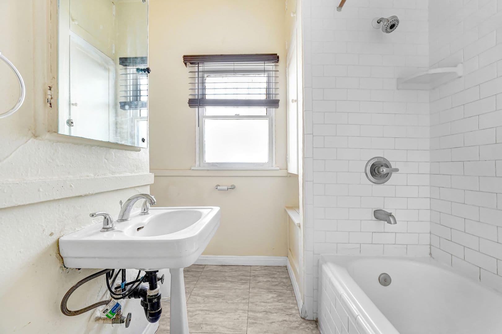 Los Angeles Apartment: 8300 Kansas Ave