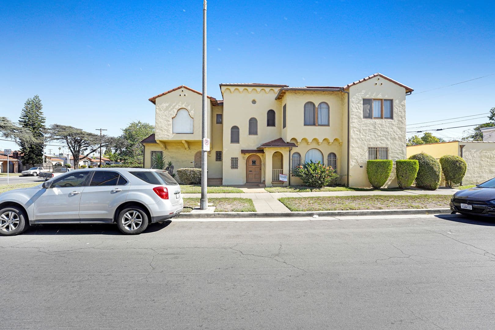 Los Angeles Apartment: 8300 Kansas Ave