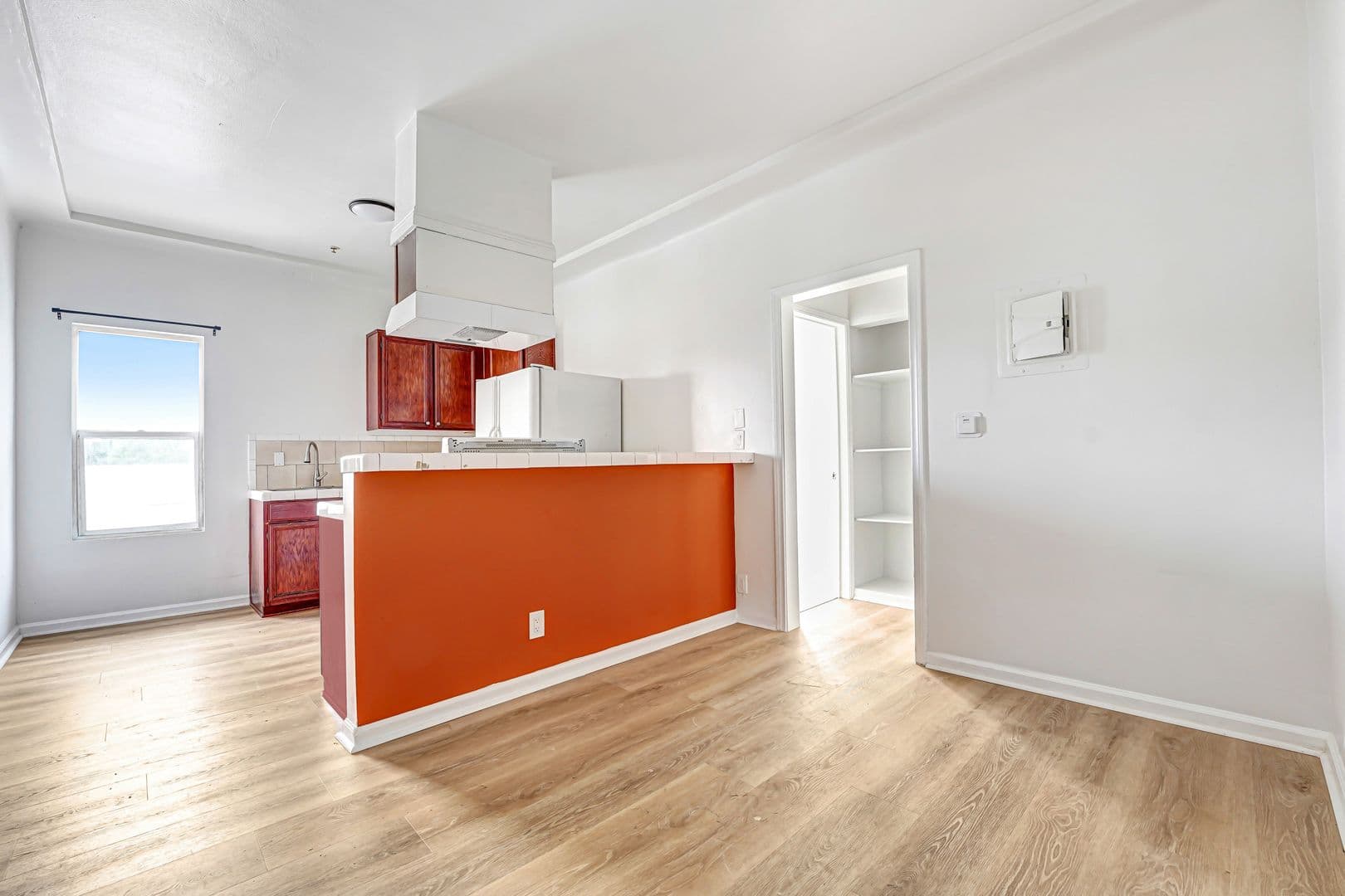Los Angeles Apartment: 9124 S Broadway