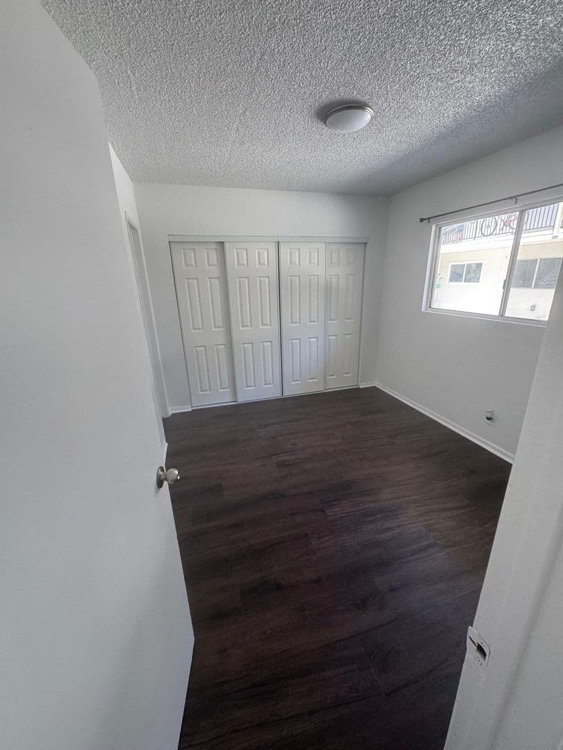 Los Angeles Apartment: 11710 S Budlong Ave