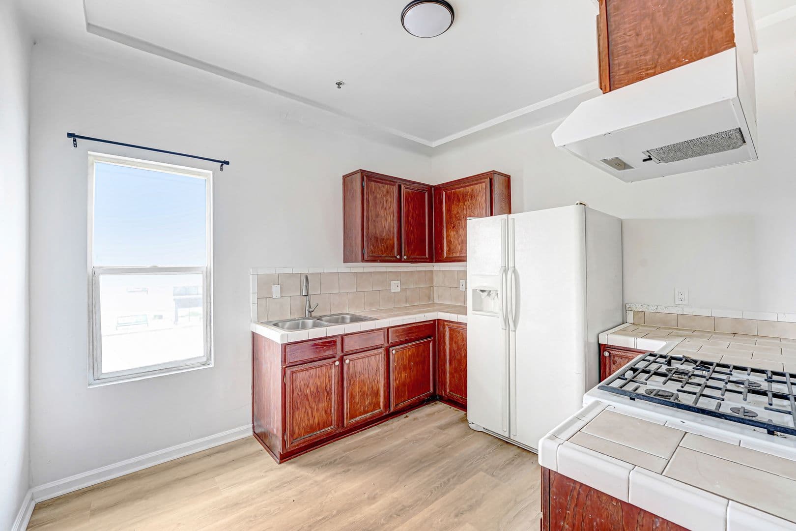 Los Angeles Apartment: 9124 S Broadway