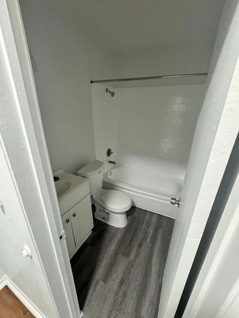 Los Angeles Apartment: 11254 S Berendo Ave
