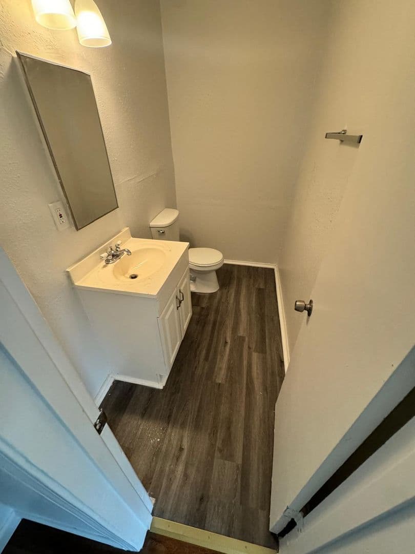 Los Angeles Apartment: 11254 S Berendo Ave