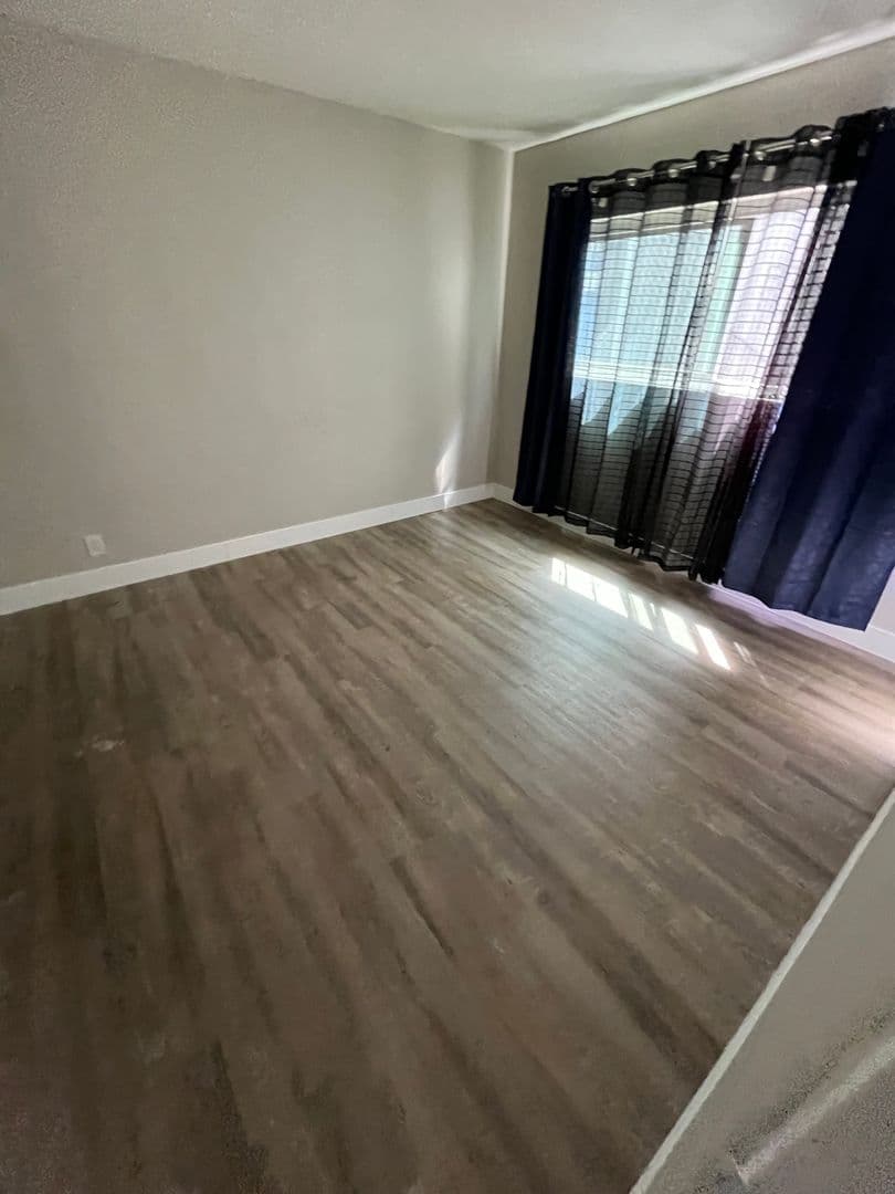 Los Angeles Apartment: 4808-4816 August Street