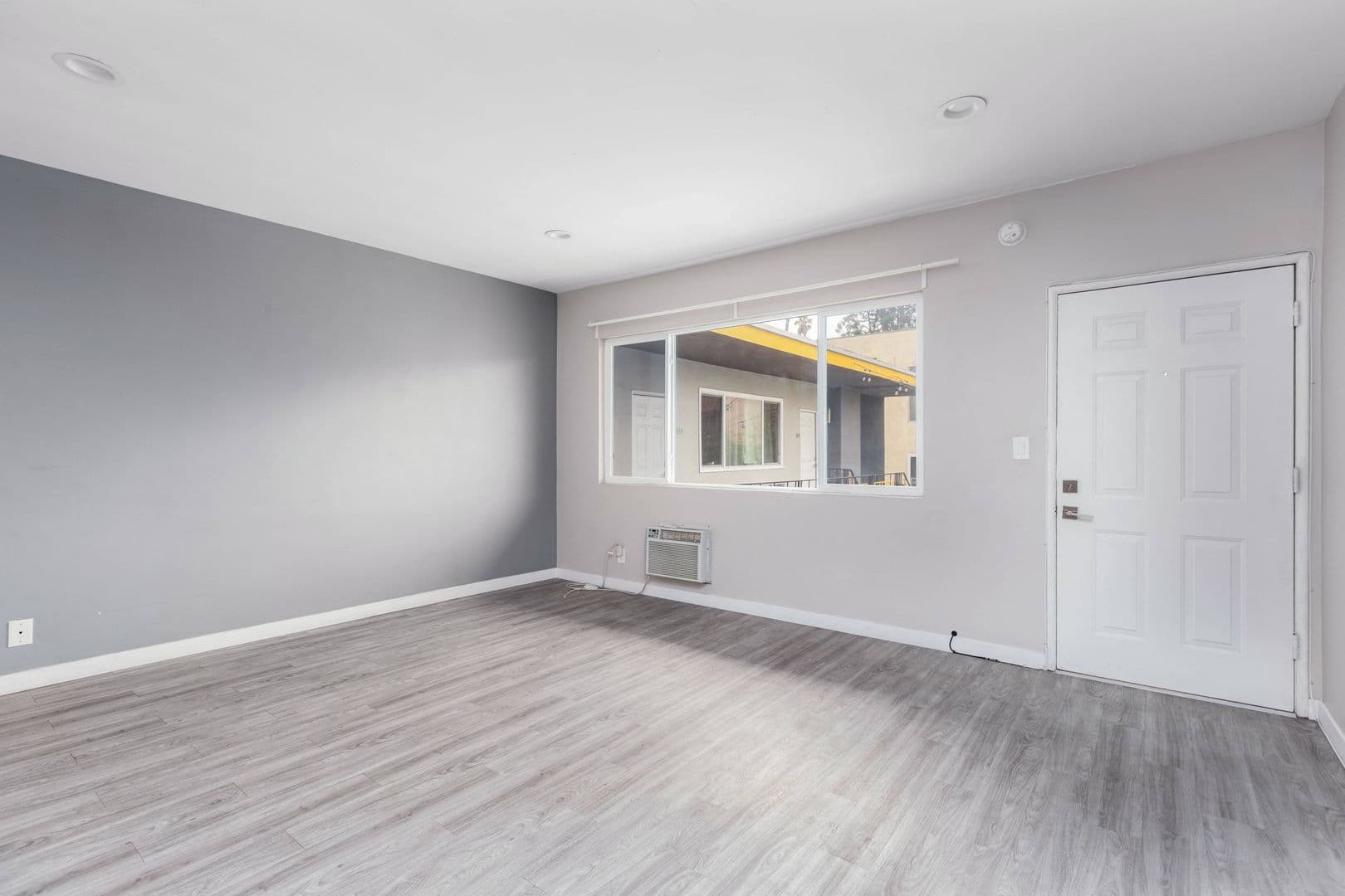 Los Angeles Apartment: 417 S. Kenmore Ave.