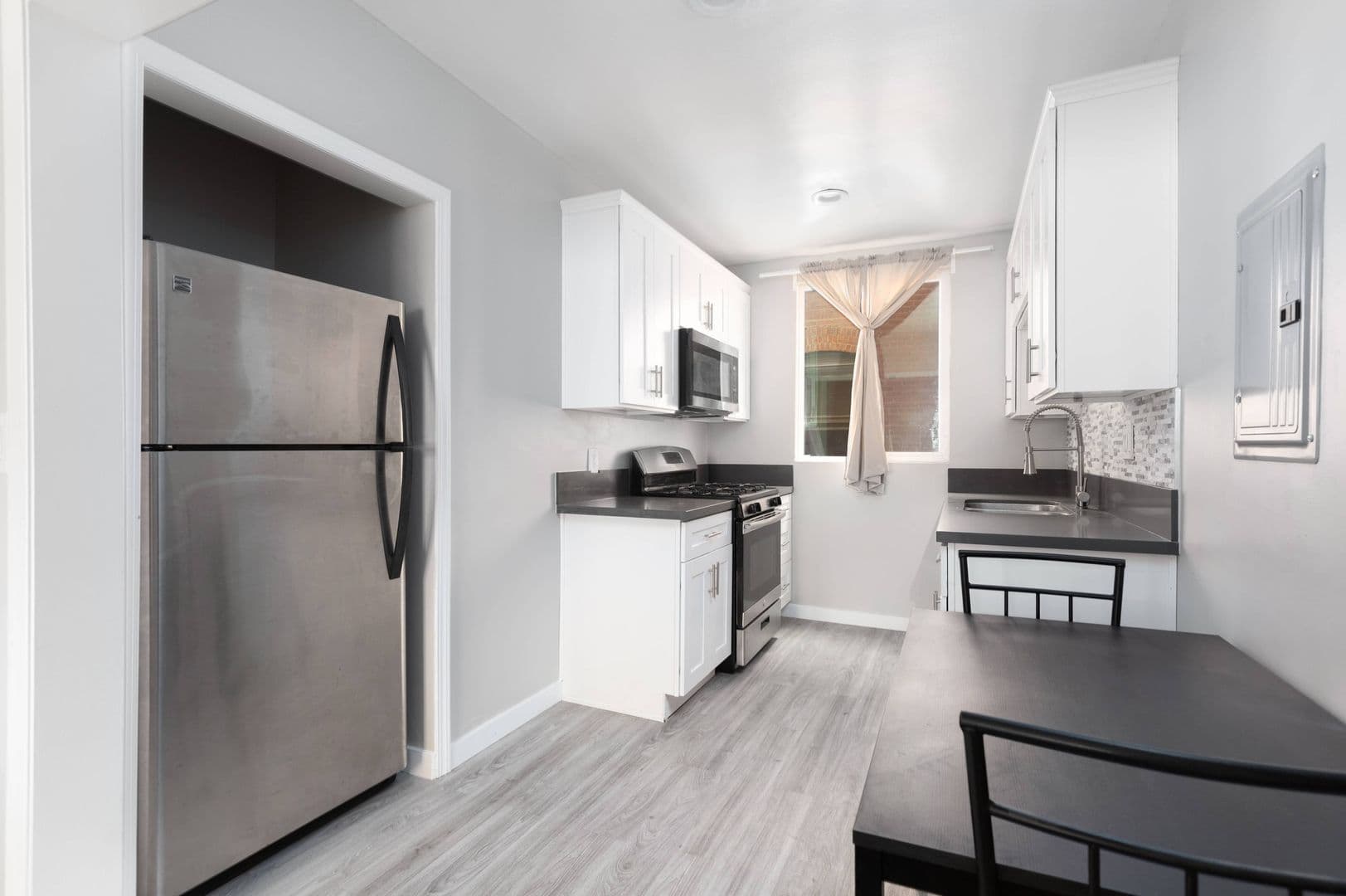 Los Angeles Apartment: 417 S. Kenmore Ave.