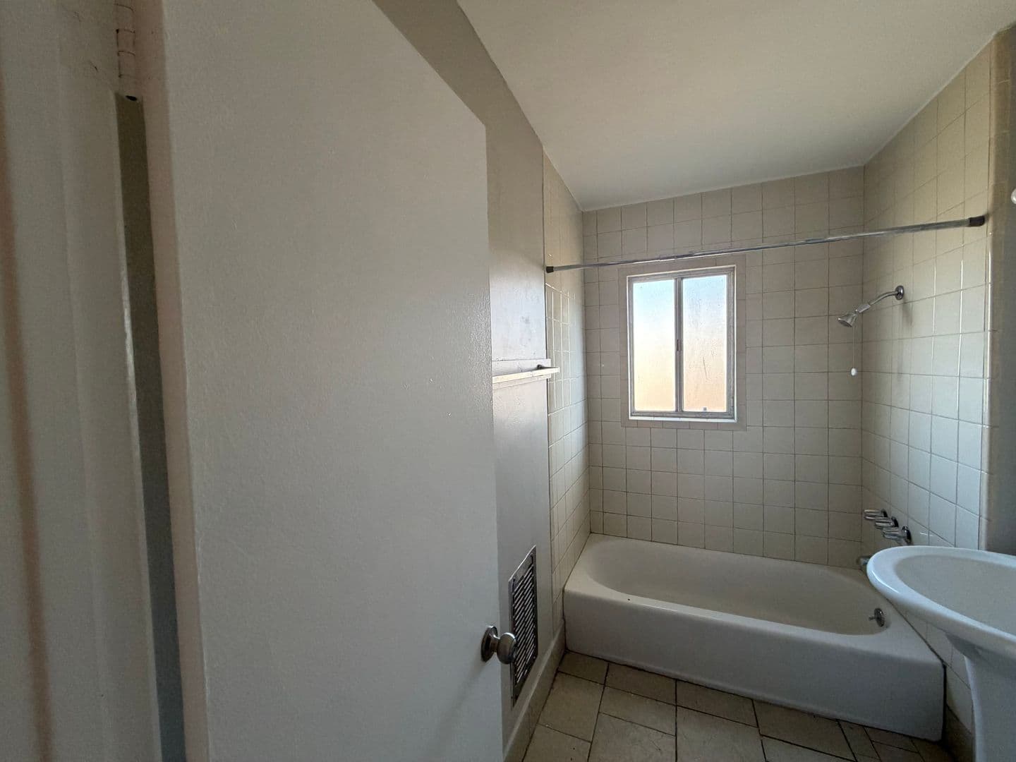 Los Angeles Apartment: 3851 Coco Avenue