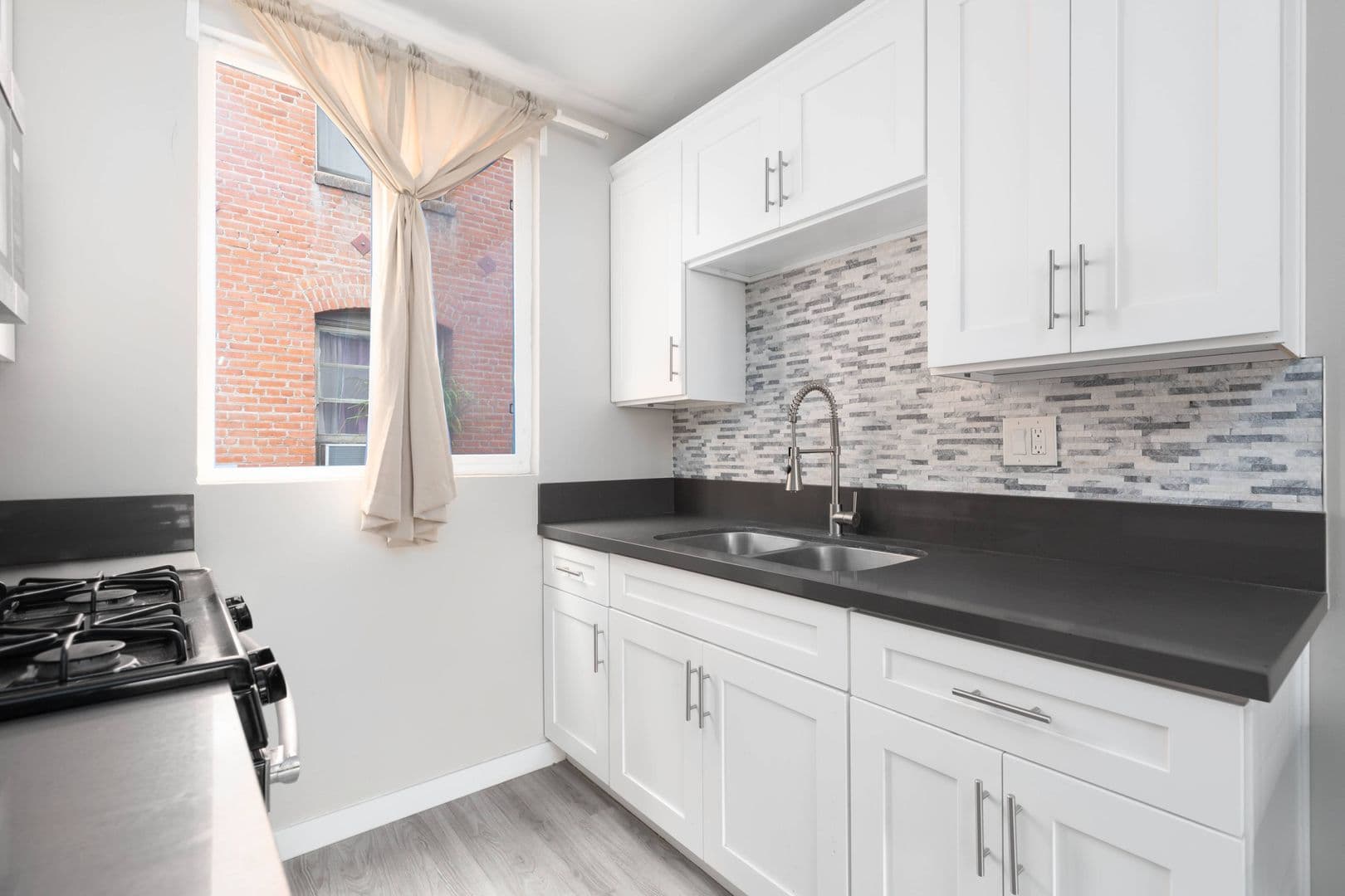 Los Angeles Apartment: 417 S. Kenmore Ave.