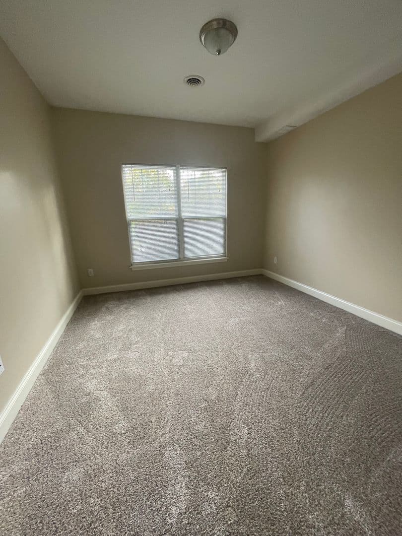 Rochester Apartment: 427 Latta Road