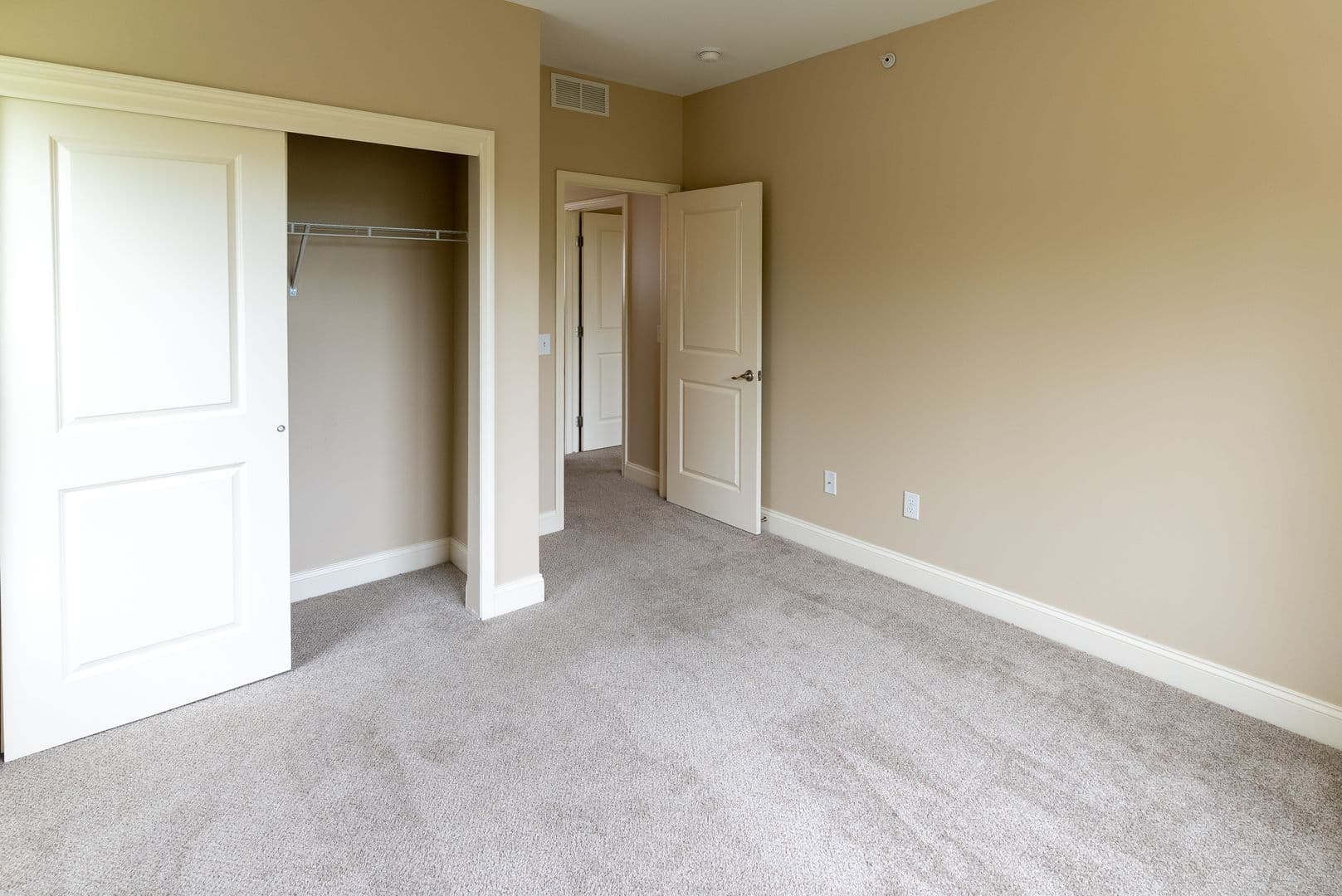 Rochester Apartment: 427 Latta Road