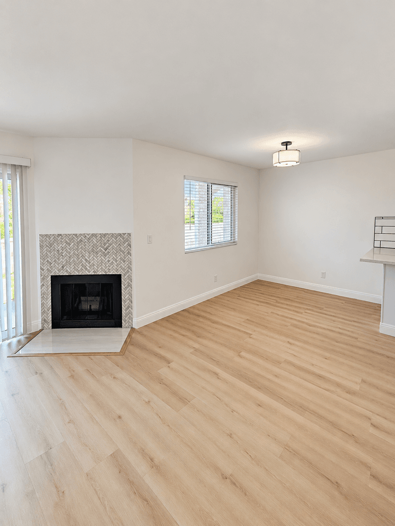 Lancaster Apartment: 2818 - 2852  W. Avenue K-8