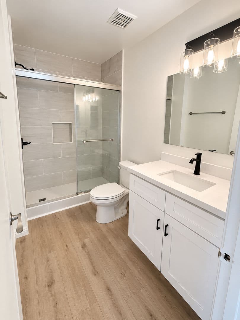 Chatsworth Apartment: 10200 De Soto Ave