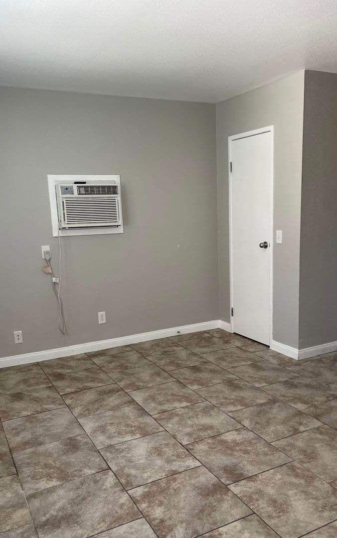 Henderson Apartment: 305 Eastminster Ct