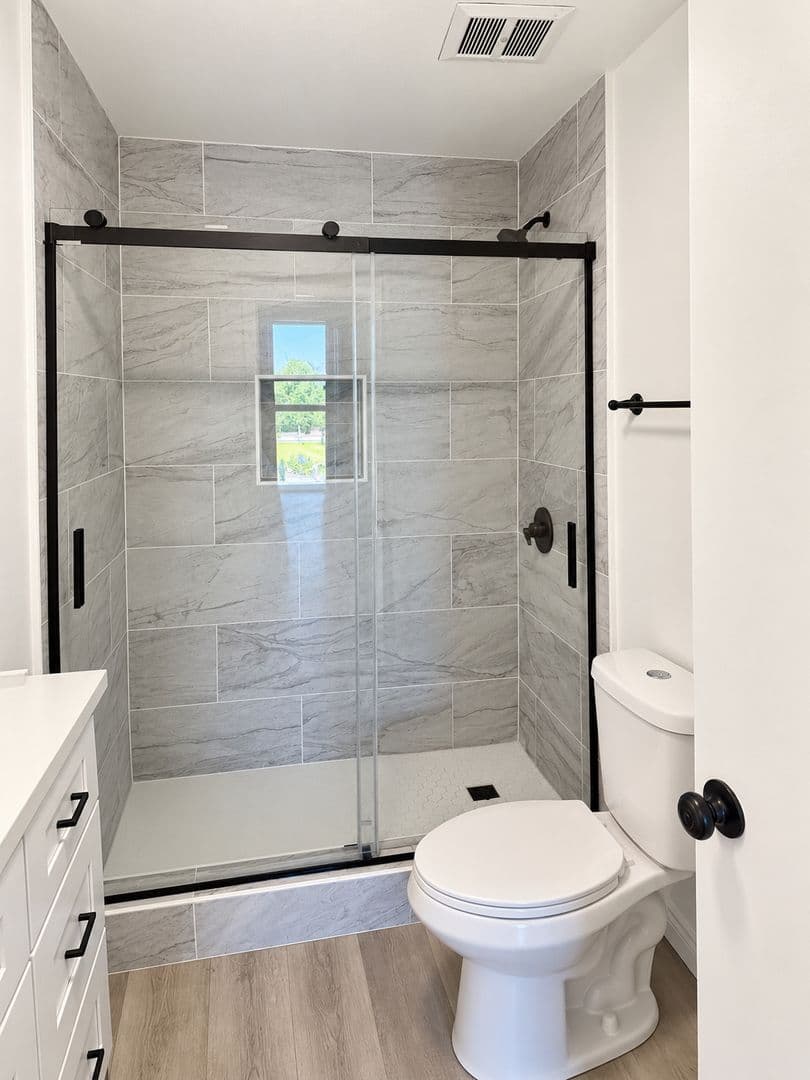 Chatsworth Apartment: 10200 De Soto Ave