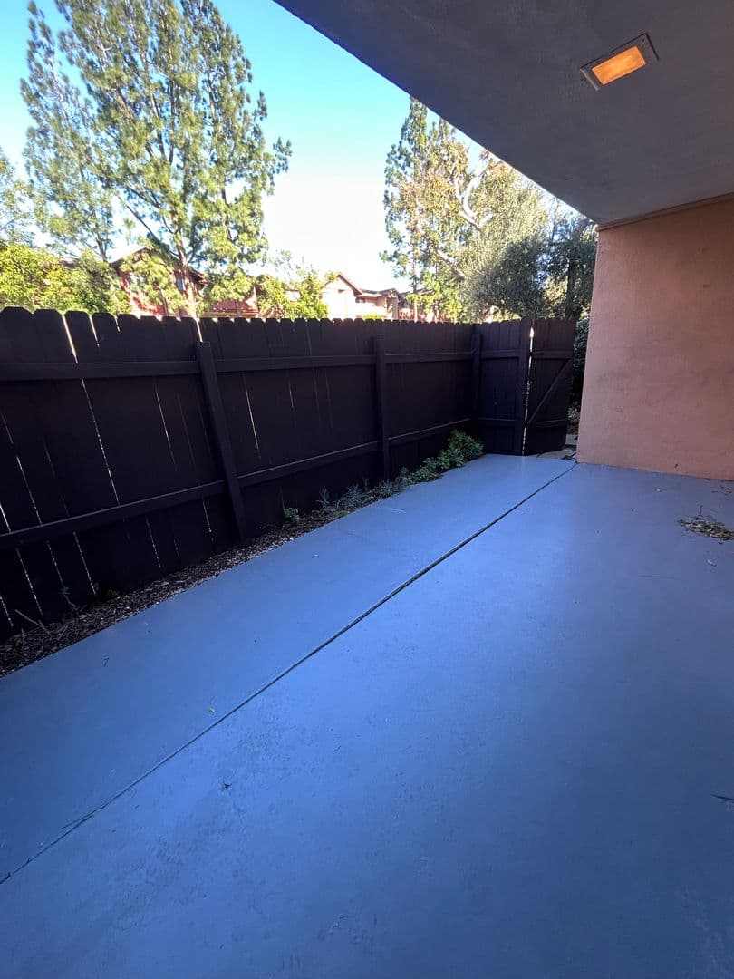 Chatsworth Apartment: 10200 De Soto Ave