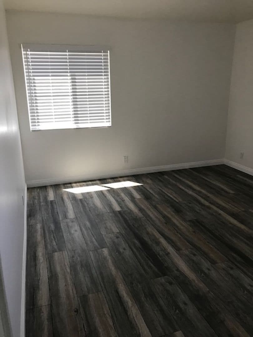 Palmdale Apartment: 441/417 E Avenue Q-3