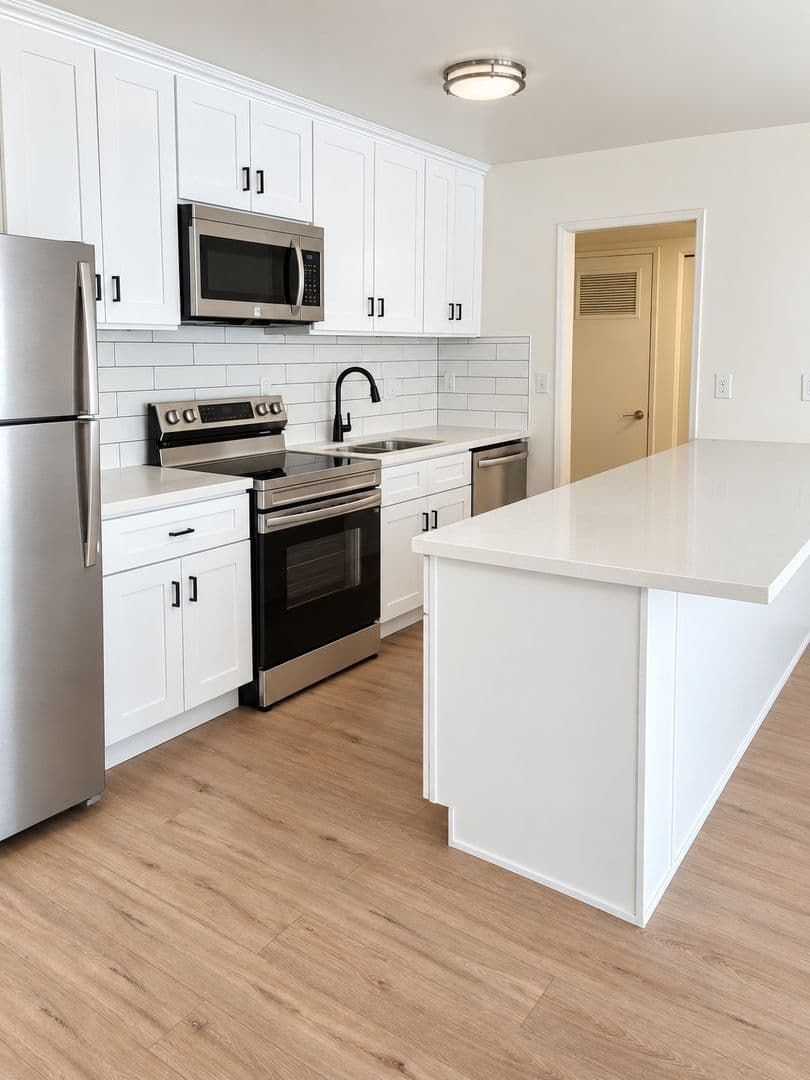 Chatsworth Apartment: 10200 De Soto Ave