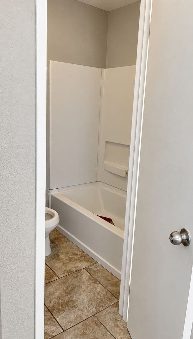 Henderson Apartment: 305 Eastminster Ct