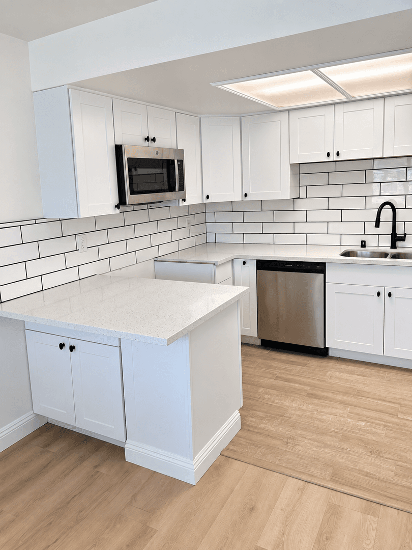 Lancaster Apartment: 2818 - 2852  W. Avenue K-8