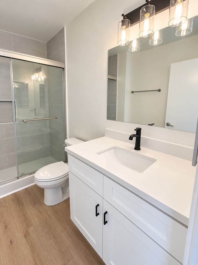 Chatsworth Apartment: 10200 De Soto Ave