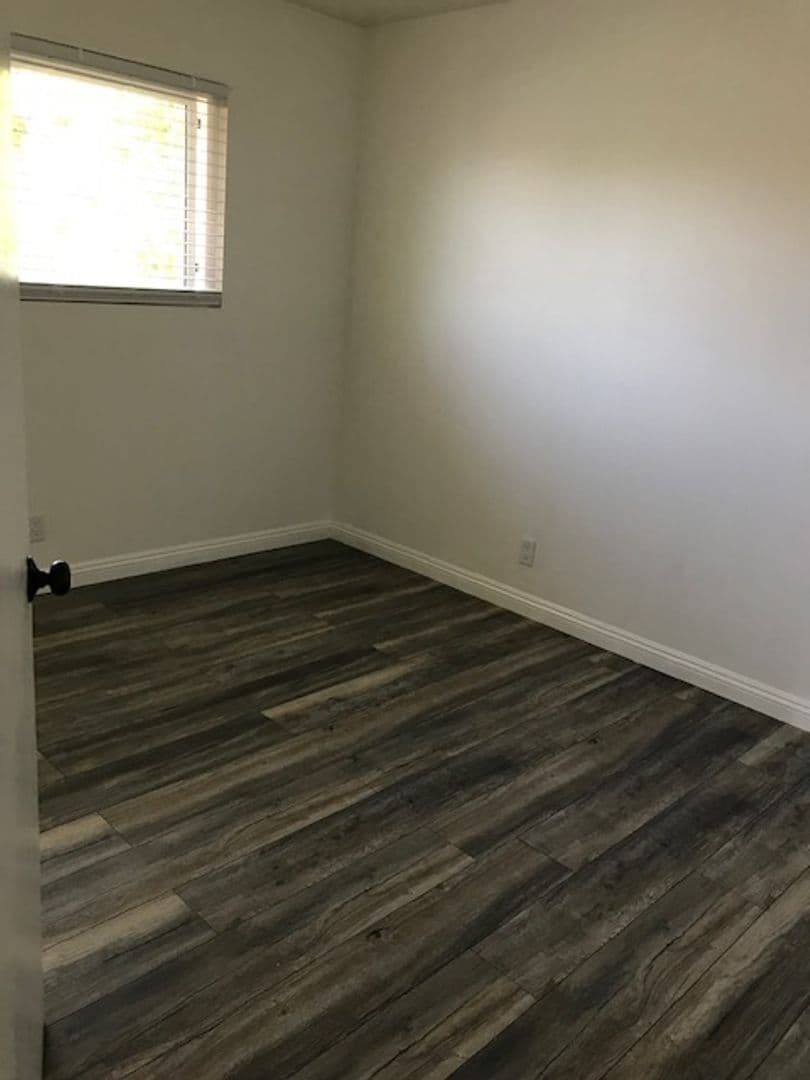 Palmdale Apartment: 441/417 E Avenue Q-3
