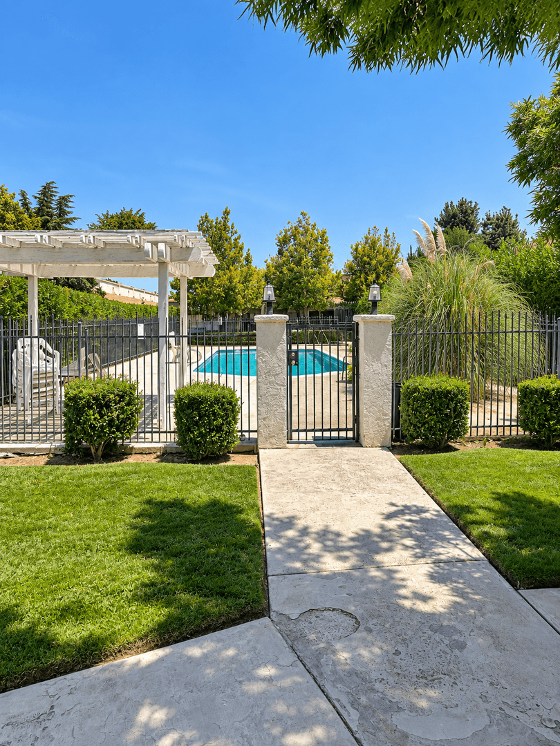 Lancaster Apartment: 2818 - 2852  W. Avenue K-8