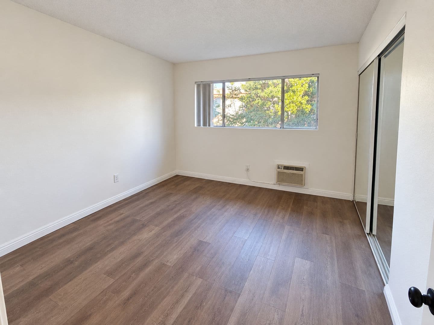 Anaheim Apartment: 1670 W Broadway - 6B