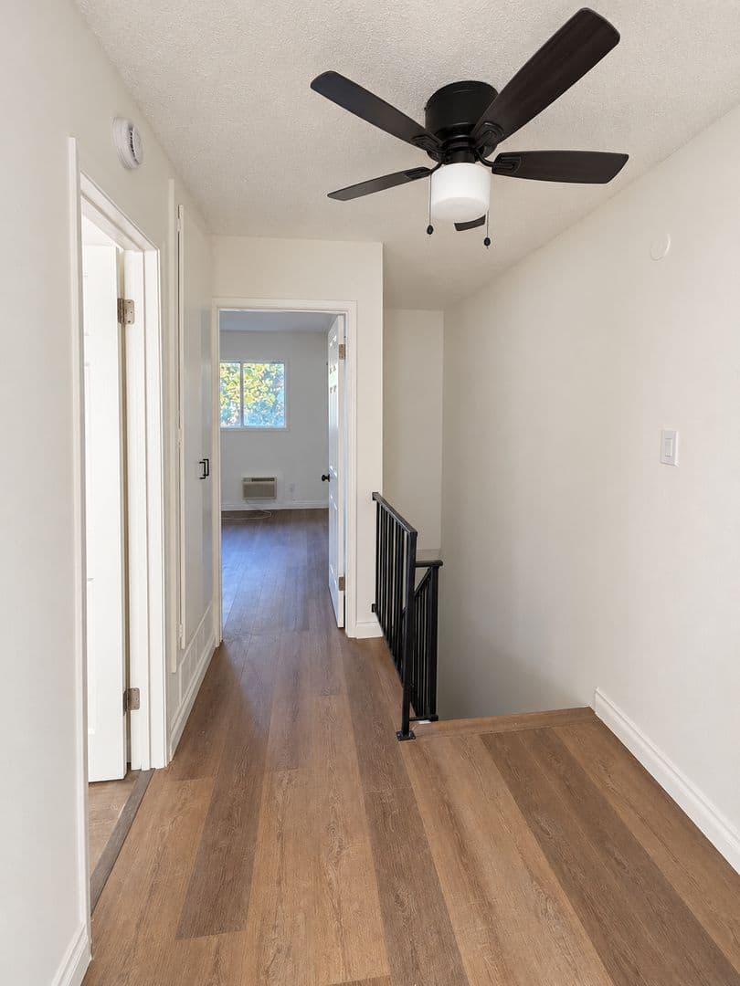 Anaheim Apartment: 1670 W Broadway