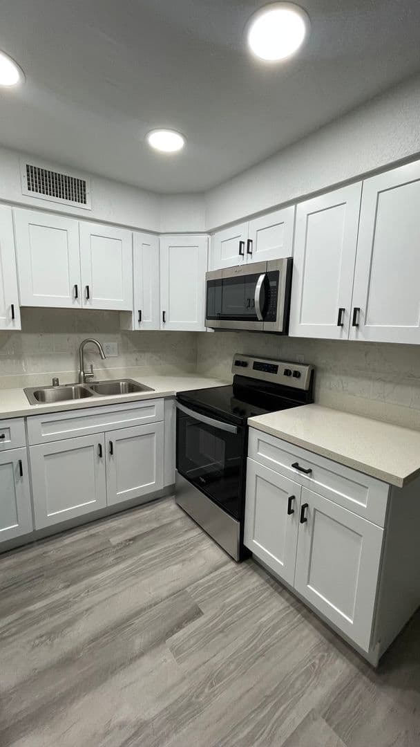 Las Vegas Apartment: 1800 Rexford Drive