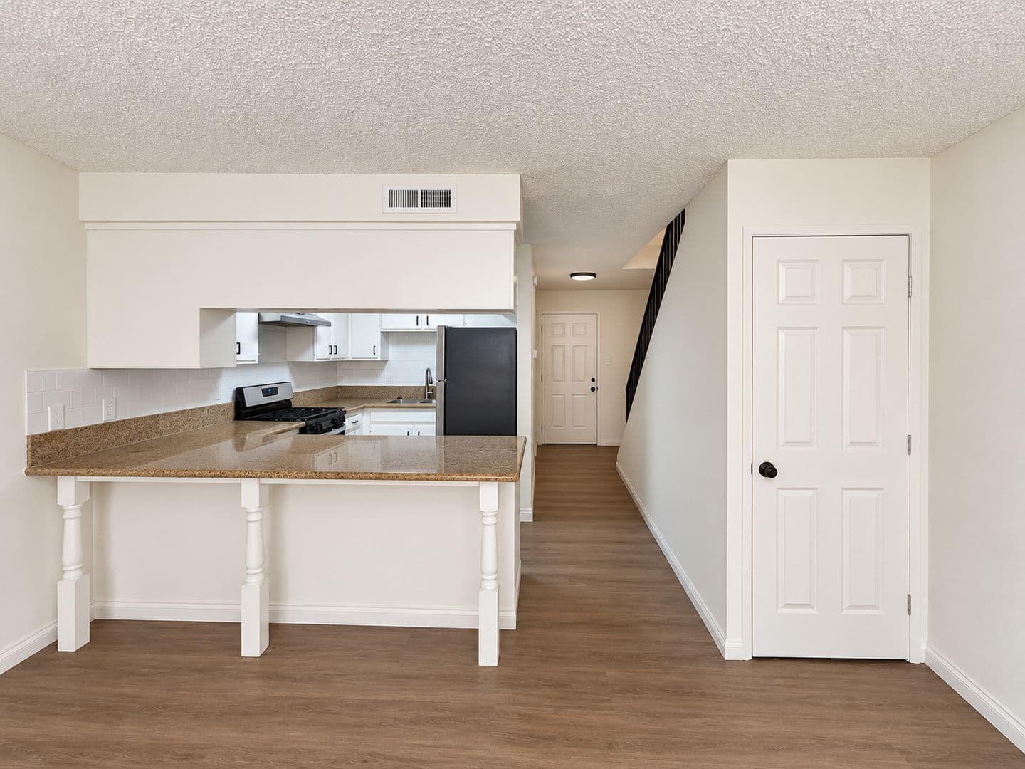 Anaheim Apartment: 1670 W Broadway - 6B