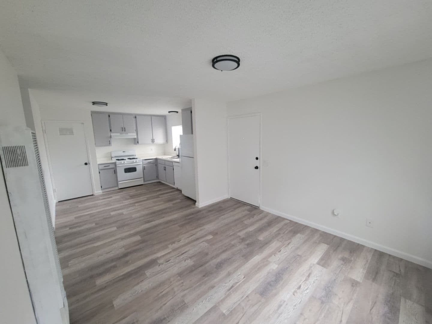 Palmdale Apartment: 38431 5th St East