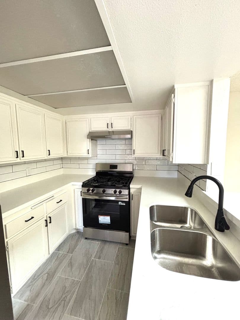 Buena Park Apartment: 6331 Los Robles Ave.