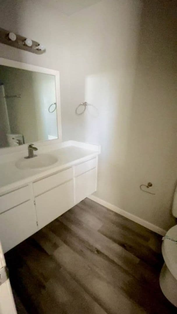 Henderson Apartment: 811 Joyce St